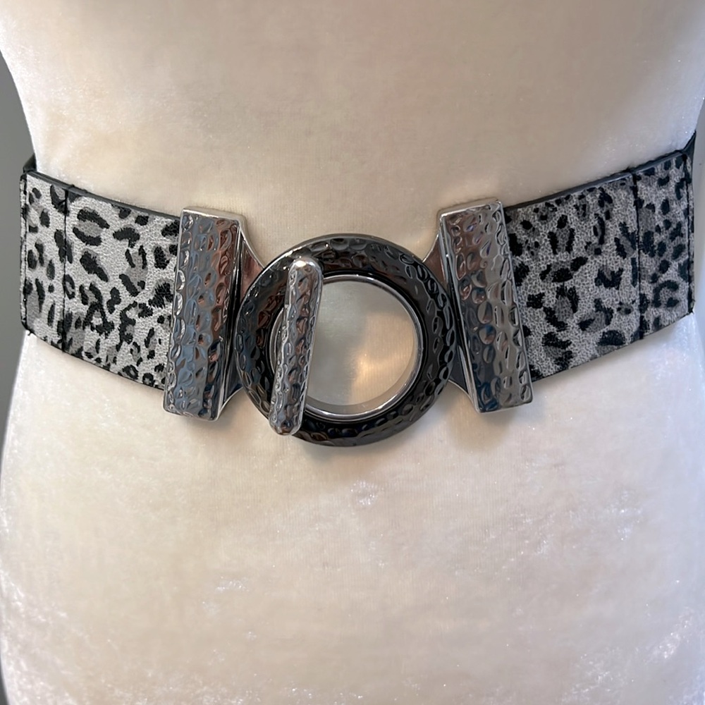 NWOT CHICO’S Stretch Leopard Print Mixed Metal Buckle Belt